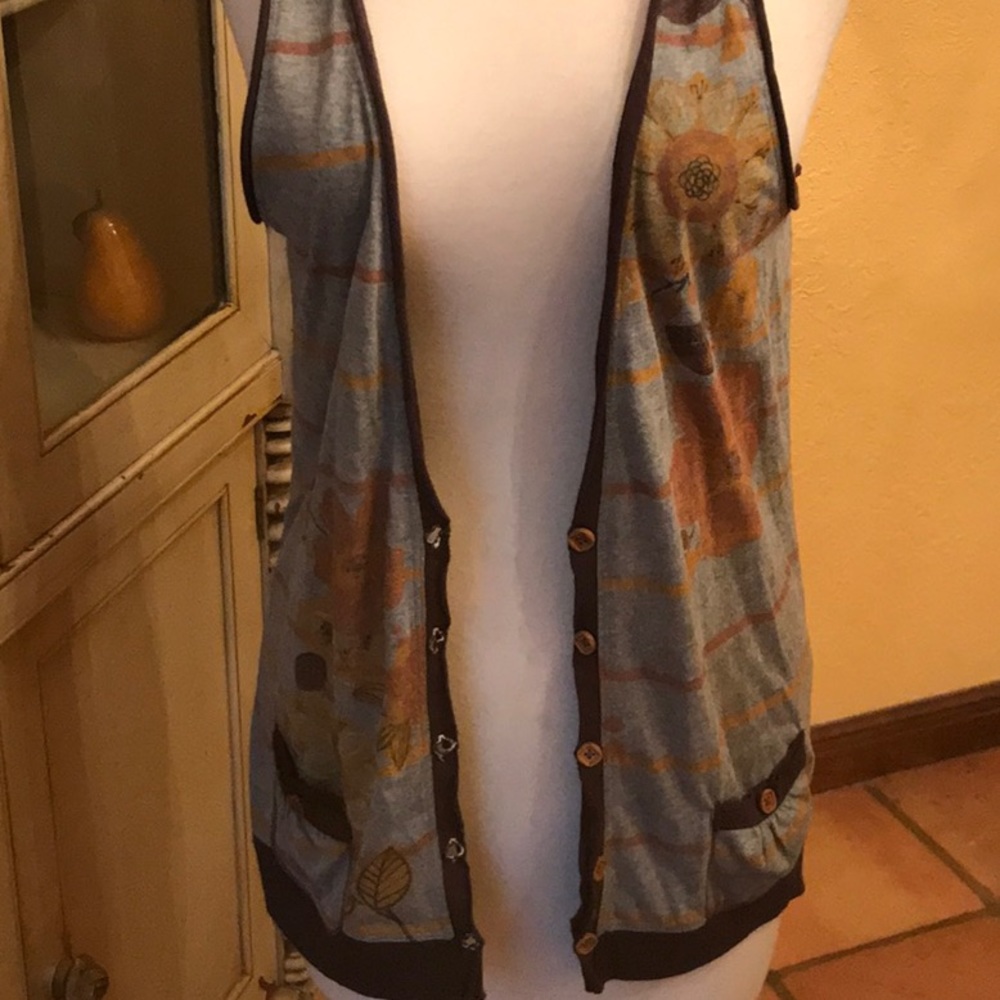 Vest NWT - Picture 2 of 5